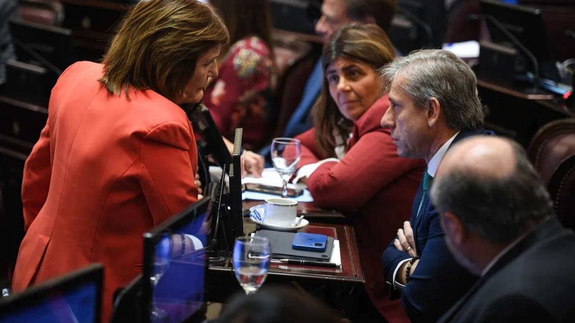 Sin votos para eliminar las PASO, el oficialismo suma otro problema: el rechazo a las colectoras.