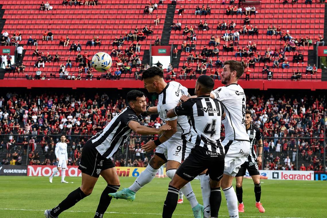 Dura derrota de Colón en Santa Fe: perdió 1 a 0 con Chaco For Ever. (Crédito: El Litoral)