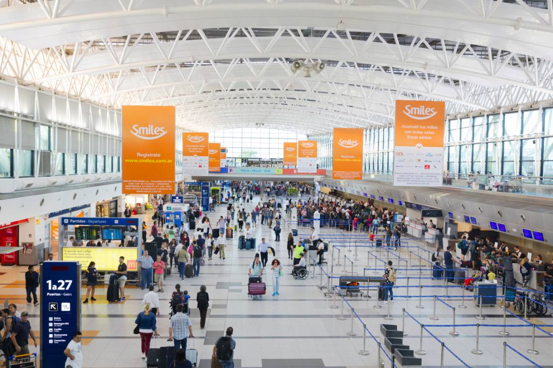Los viajes de argentinos al exterior cayeron al nivel más bajo desde fines de 2024. (Crédito: Crédito:stellalevi)