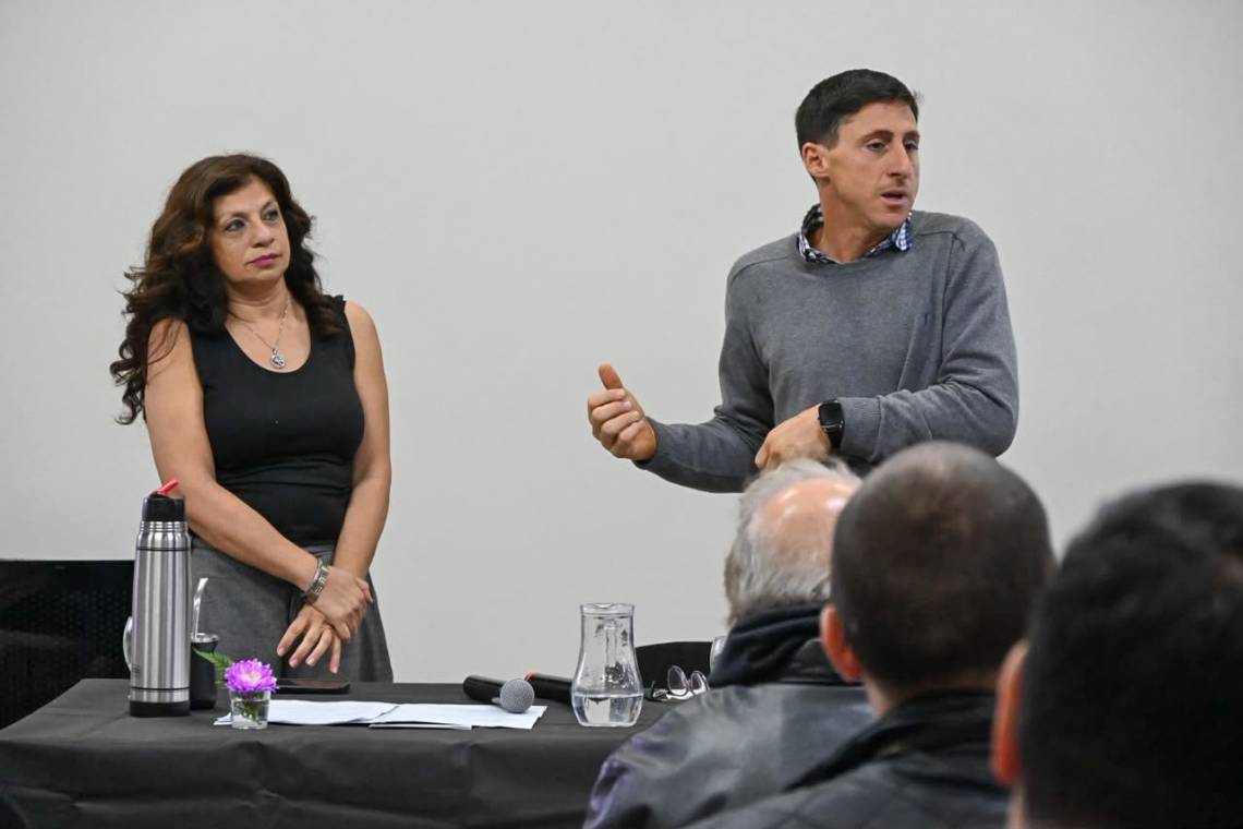 Solano y Garibaldi, durante el encuentro con instituciones y vecinos de nuestra ciudad.