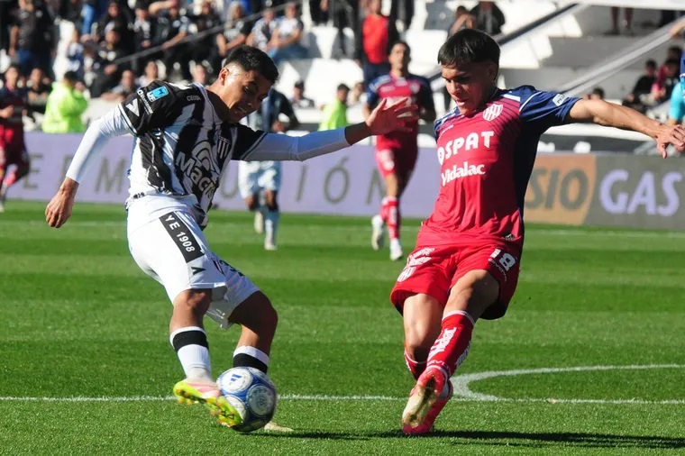 Unión perdió 2-0 ante Gimnasia en Mendoza.