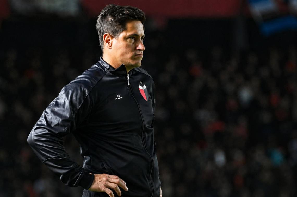 Colón cortó el ciclo de Medrán y busca director técnico.