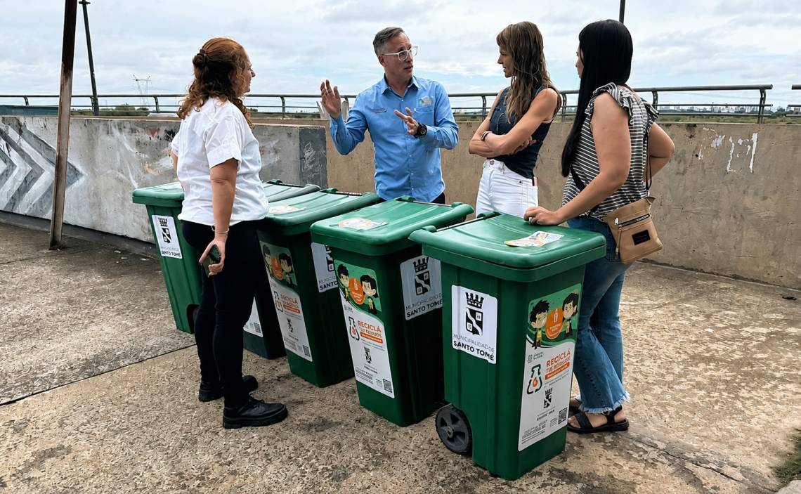 La iniciativa combina puntos de recepción, un esquema de retiro para comercios y un programa de educación ambiental en escuelas.