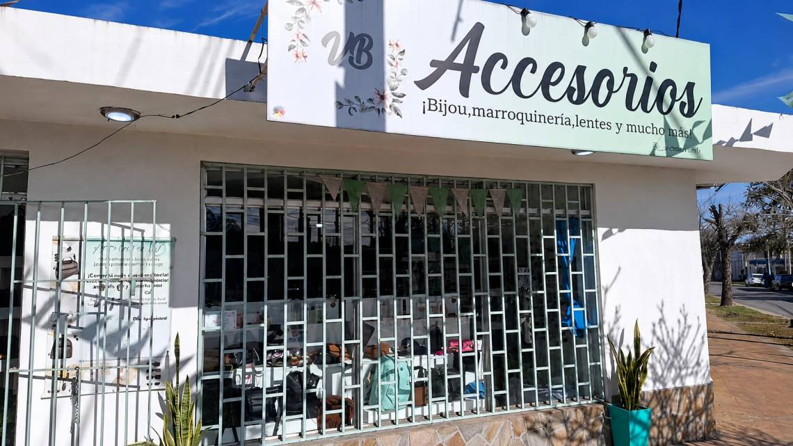Otro robo a un comercio: rompieron un vidrio y “pescaron” mercadería con una rama. (Crédito: STD)