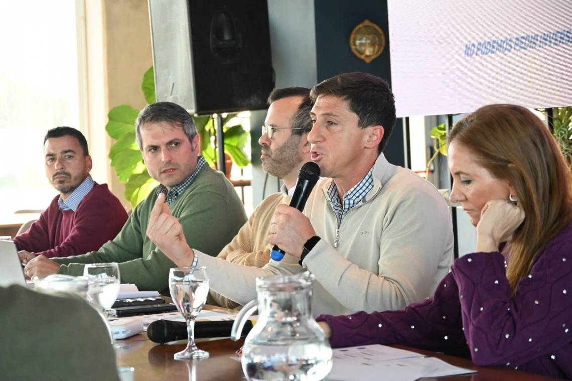 En el Yatch Club de Santa Fe, DEMOS presentó los resultados de su informe sobre el impacto económico y turístico de los Juegos Suramericanos.