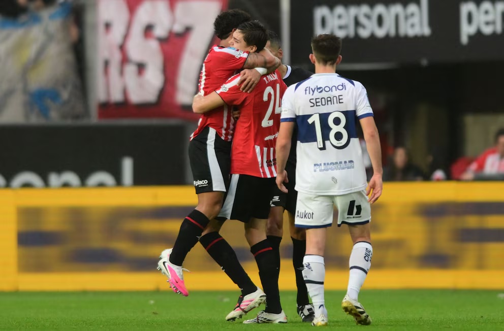 Estudiantes se quedó con el clásico de La Plata sin atenuantes. (Crédito: FOTOBAIRES)