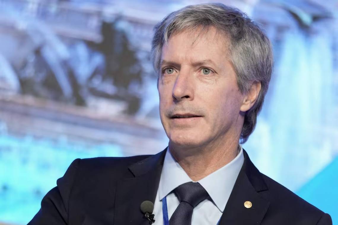 Bausili descartó un “boom” de créditos en dólares y explicó a qué sectores podría beneficiar la flexibilización.