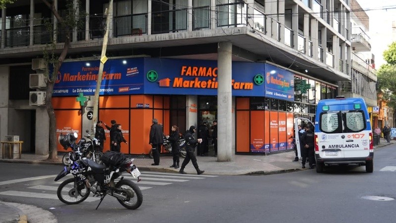 Femicidio en Rosario: asesinó de siete puñaladas a su expareja mientras trabajaba en una farmacia
