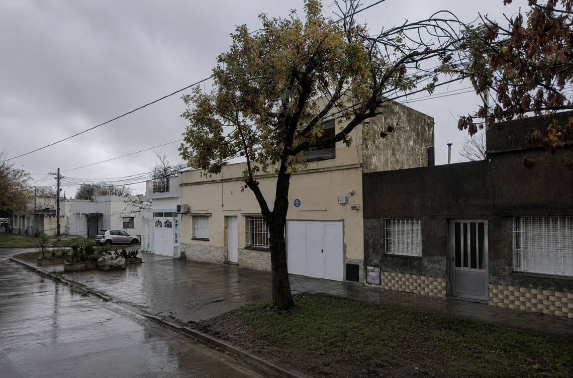 El hombre fue detenido en Sarmiento al 3000, tras merodear por los techos de distintas viviendas de la zona. (Foto: STD)