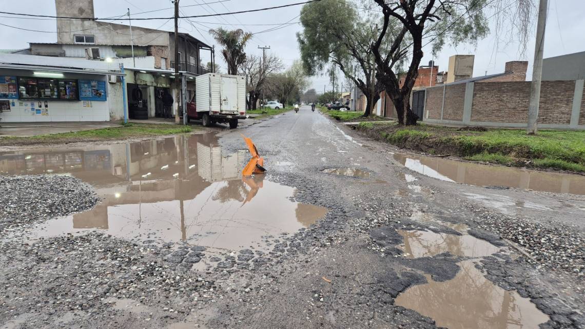 Así está calle Azcuénaga actualmente, en la esquina de 9 de Julio. (Crédito: STD)
