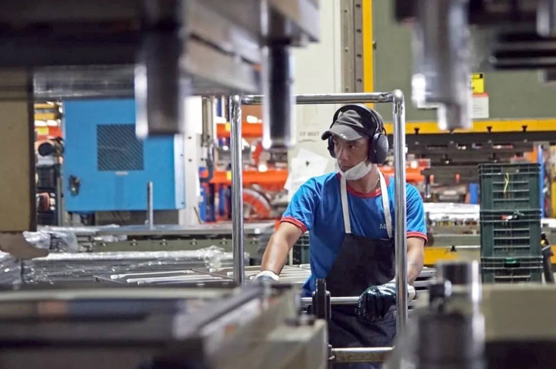 La actividad económica tuvo una nueva señal de enfriamiento, de acuerdo a lo que anticipan estimaciones privadas.