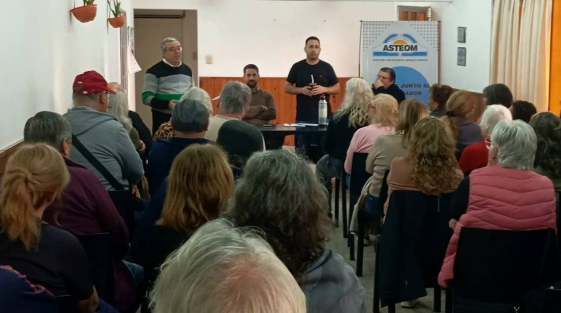 Asamblea de jubilados municipales realizada este miércoles en la sede de ASTEOM.