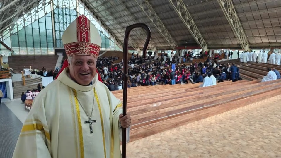 Monseñor Colombo cuestionó la postura del gobierno respecto al endeudamiento de las familias.