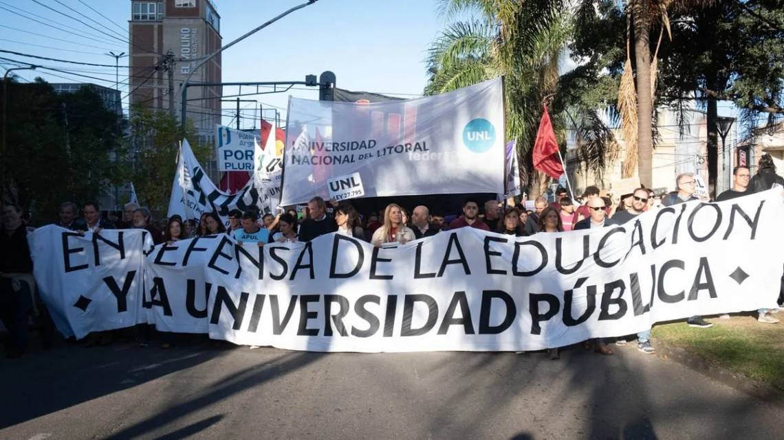 Docentes y nodocentes universitarios paran este miércoles tras fracasar la negociación salarial.