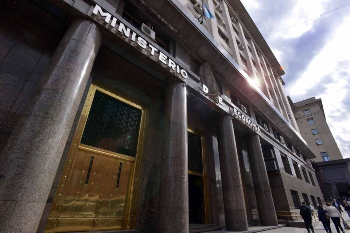 Las transferencias a provincias cayeron 66% en agosto y el gasto público bajó casi 8%.
