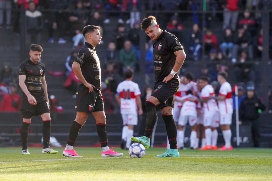 Colón perdió con Morón y cada vez está más lejos de la punta de la zona A. (Crédito: El Litoral)