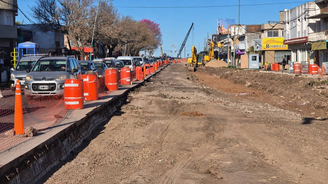 Así avanza la intervención sobre avenida 7 de Marzo, en el acceso al nuevo puente. (Crédito: STD)