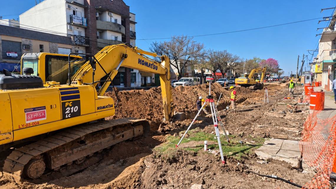 Los trabajos de desagües avanzan sobre el sector sur de avenida 7 de Marzo. (Crédito: STD)