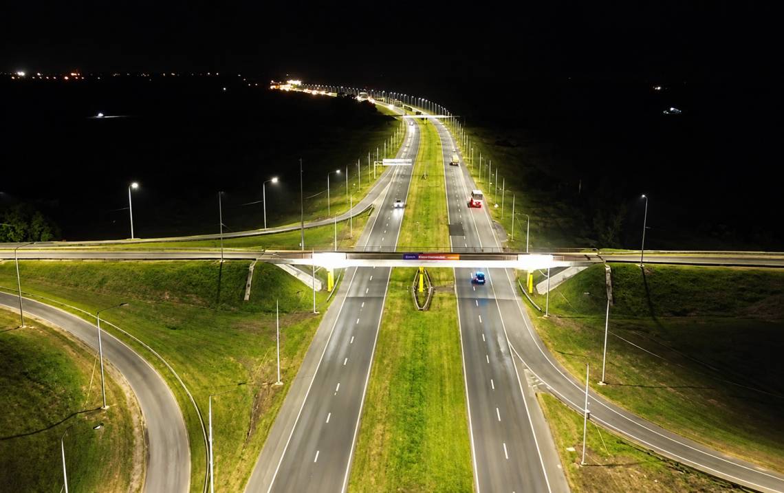 La obra extiende cinco kilómetros más la iluminación de la Autopista. (Crédito: GSF)