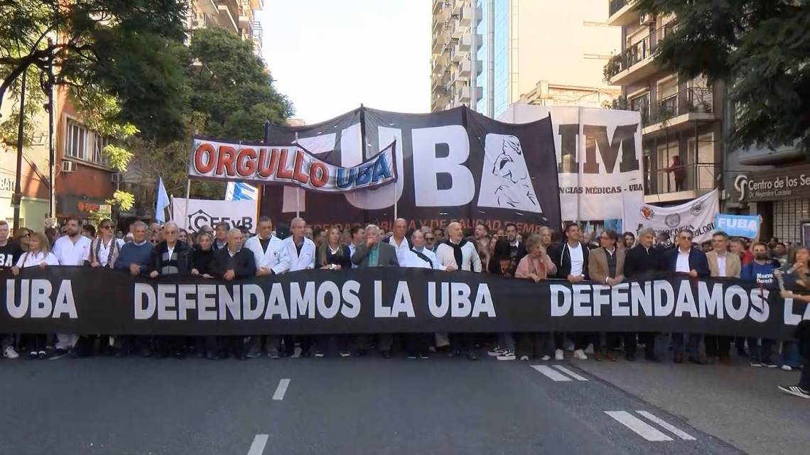 No hubo acuerdo en la paritaria docente universitaria: habrá una nueva marcha y la UBA anunció un paro escalonado de 23 días.