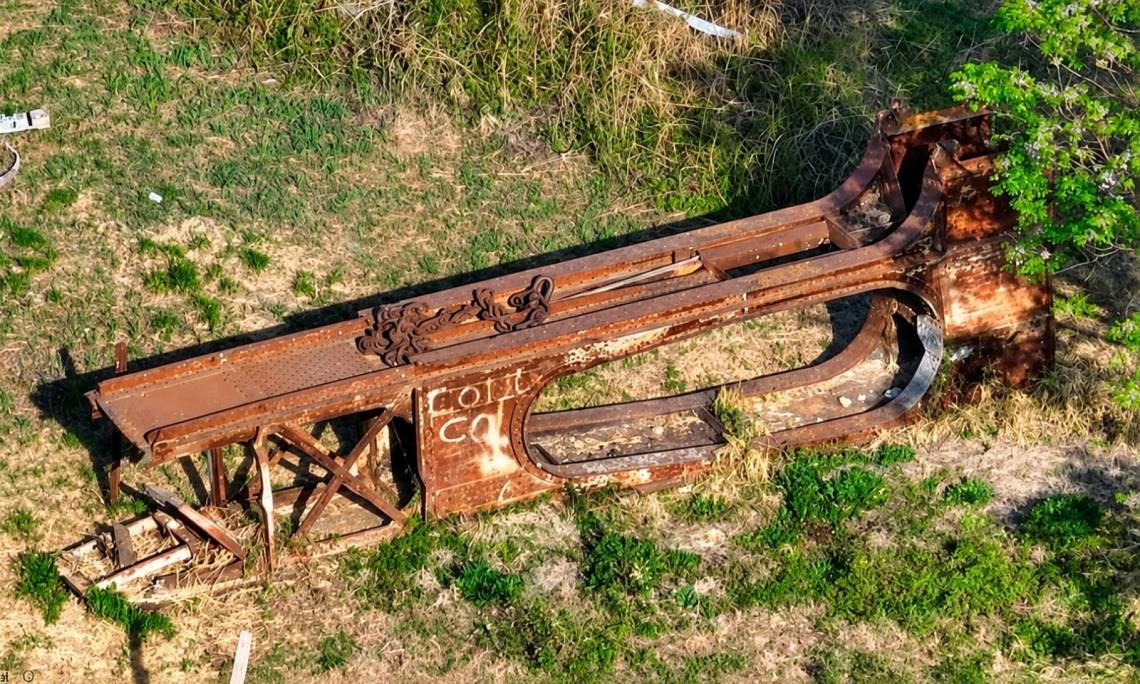 Un proyecto aprobado por el Senado busca poner en valor los restos abandonados del antiguo Puente Colgante.