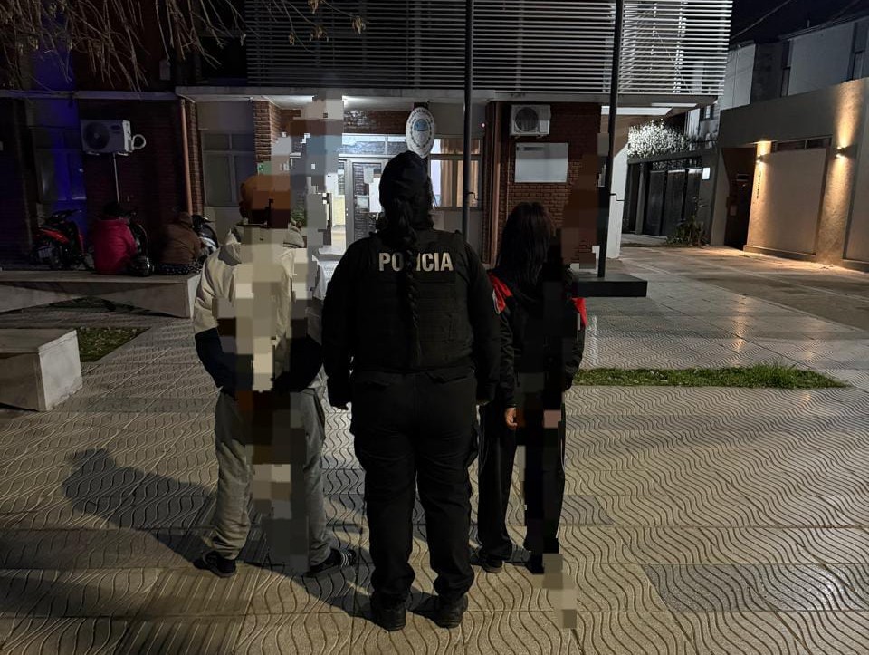 Dos personas fueron trasladadas a la Comisaría 12da. tras la intervención policial.