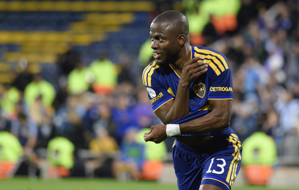 El ecuatoriano Enner Valencia fue el héroe de Boca con su triplete de cabeza. (Crédito: Fotobaires)