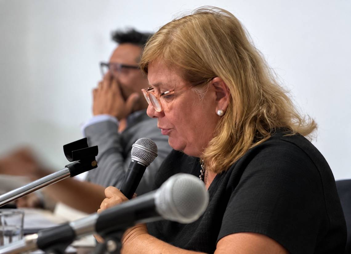 Rosana Zamora cuestionó con dureza al intendente durante el debate por el traspaso a ASSA. (Crédito: Concejo Municipal)