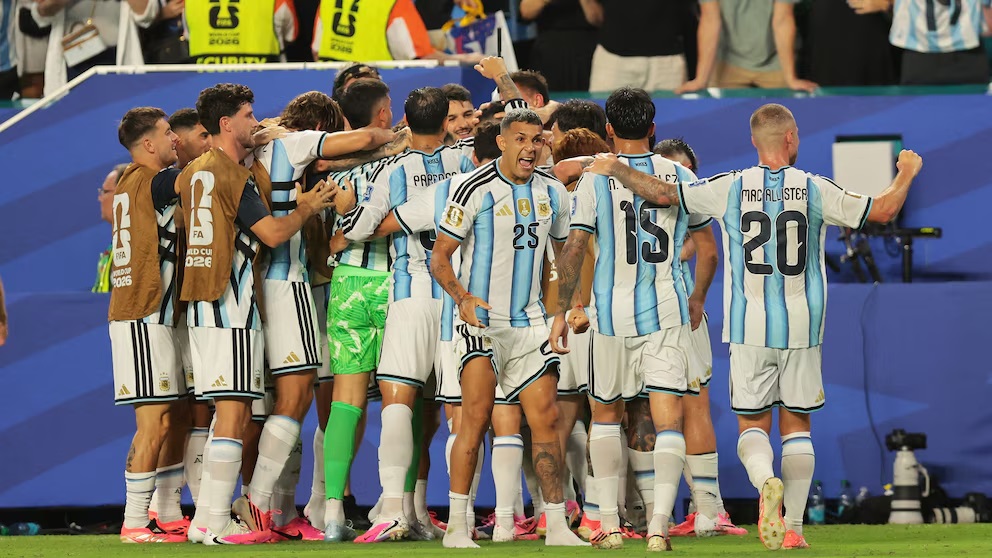 Argentina se presenta nuevamente tras el Mundial, en el inicio de una nueva era sin Lionel Messi. (Crédito: Reuters)
