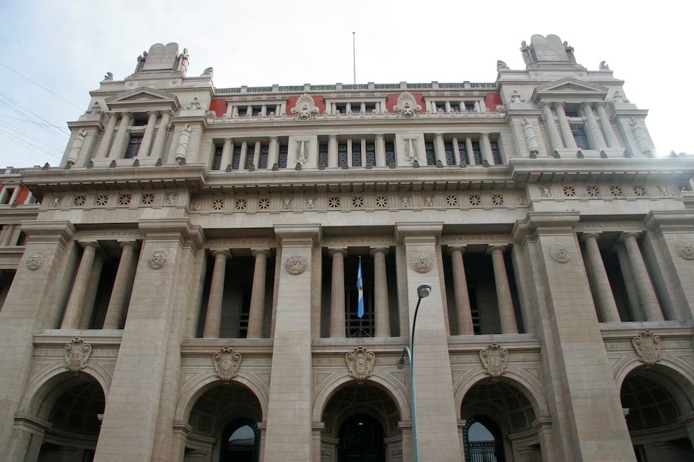 La Corte Suprema dejó vigente la derogación de la Ley de Tierras Rurales, pero no se pronunció sobre la constitucionalidad del DNU.