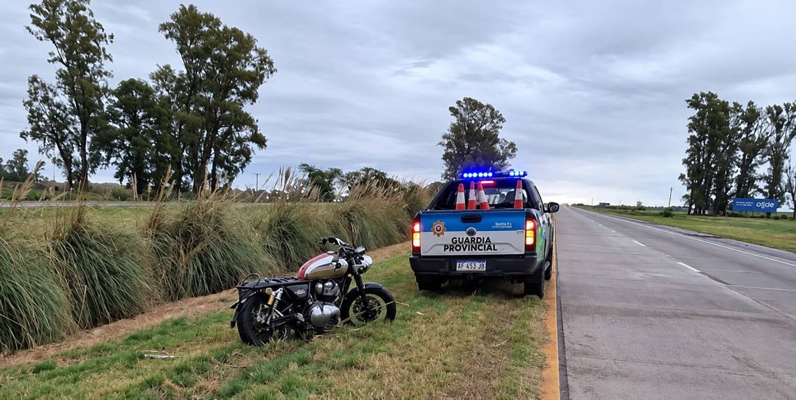 Un joven de 24 años murió tras perder el control de su moto en la Autovía 19