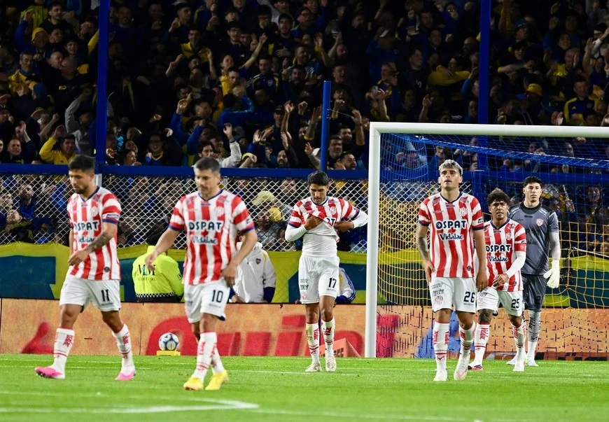 Unión no pudo con Boca y sufrió una dura derroota en La Bombonera. (Crédito: El Litoral)
