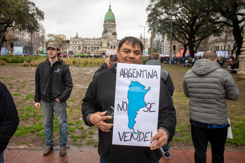 Organizaciones políticas y gremiales se movilizarán este martes contra el fallo de la Corte sobre la Ley de Tierras.