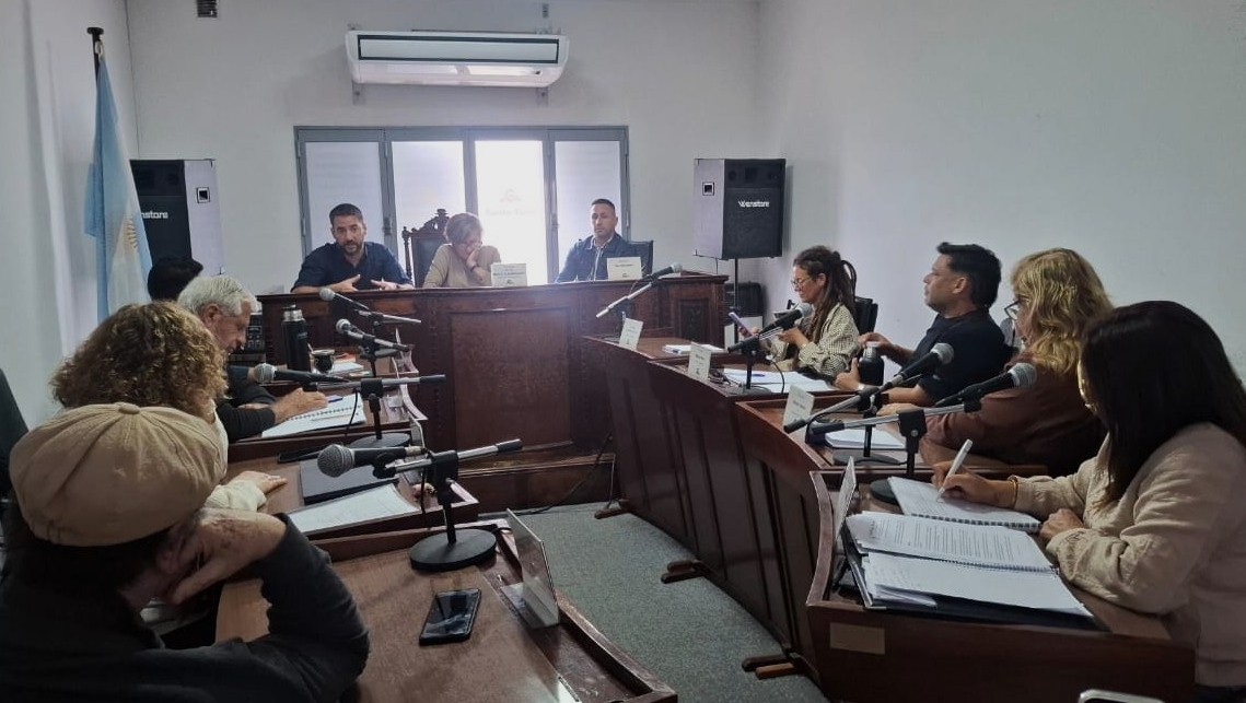 Representantes de ASTEOM fueron recibidos este martes por los concejales para plantear su preocupación por la situación laboral de los trabajadores ante el posible traspaso a ASSA. (Crédito: STD)