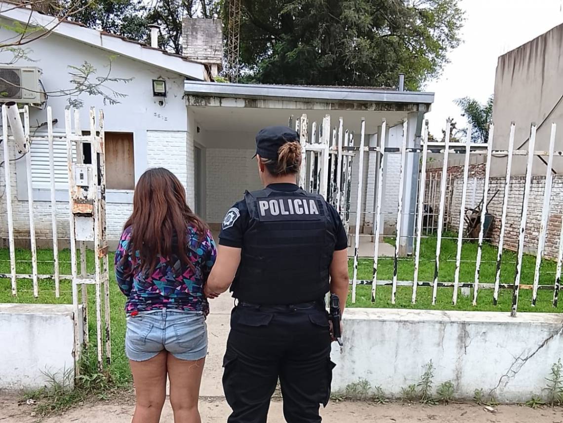 Detuvieron a una mujer cuando intentaba llevarse caños de un predio donde funcionaba un hotel