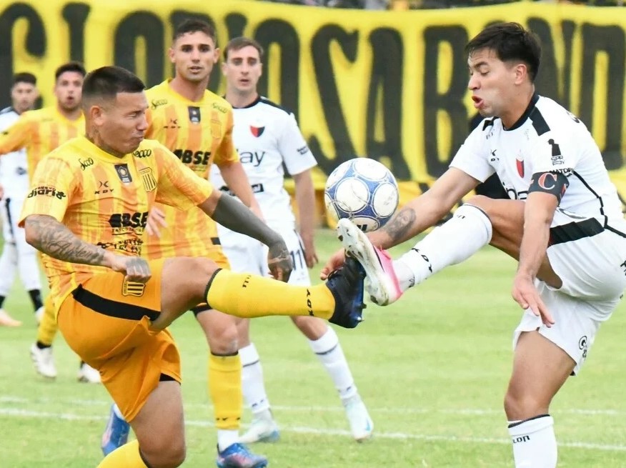 Colón no pasó del empate ante Mitre en un discreto partido. (Crédito: El Litoral)