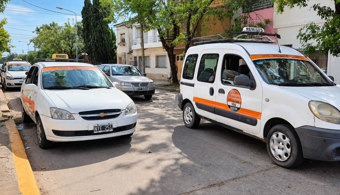 Tras el reclamo de los remiseros, discutirán la regulación del transporte en el ámbito metropolitano. (Crédito: STD)