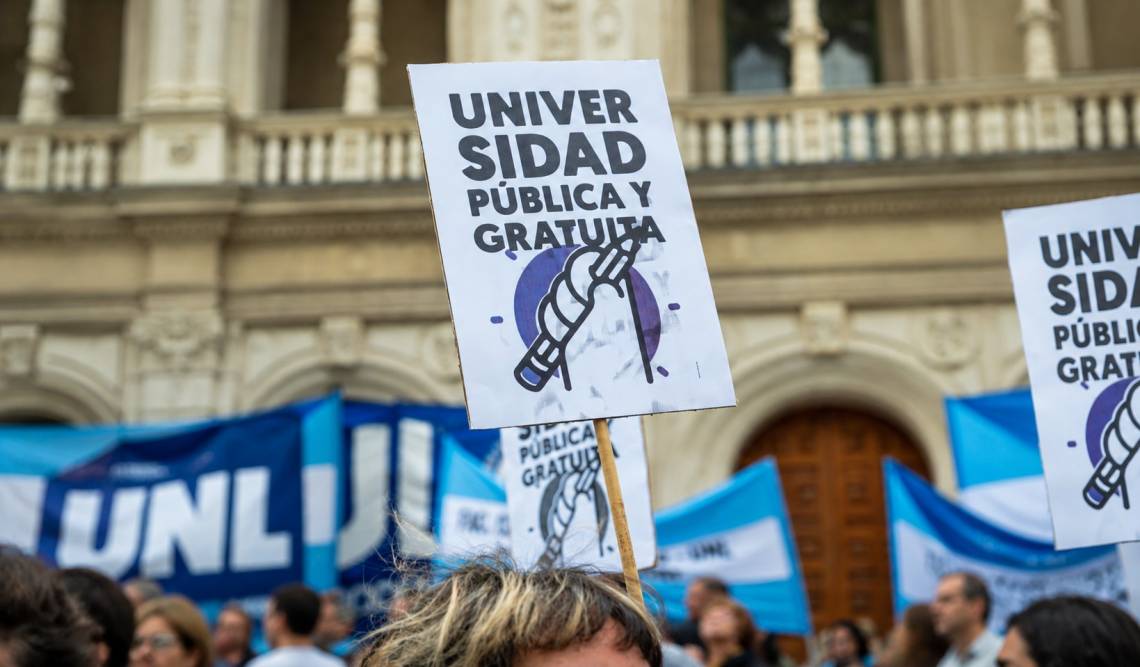 En medio del reclamo universitario, un informe sostiene que hay fondos para cumplir la ley sin afectar el equilibrio fiscal