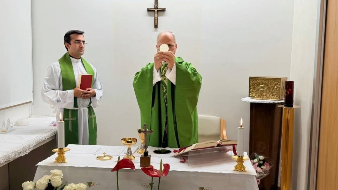 León XIV celebró una misa en el hospital donde se encuentra internado.