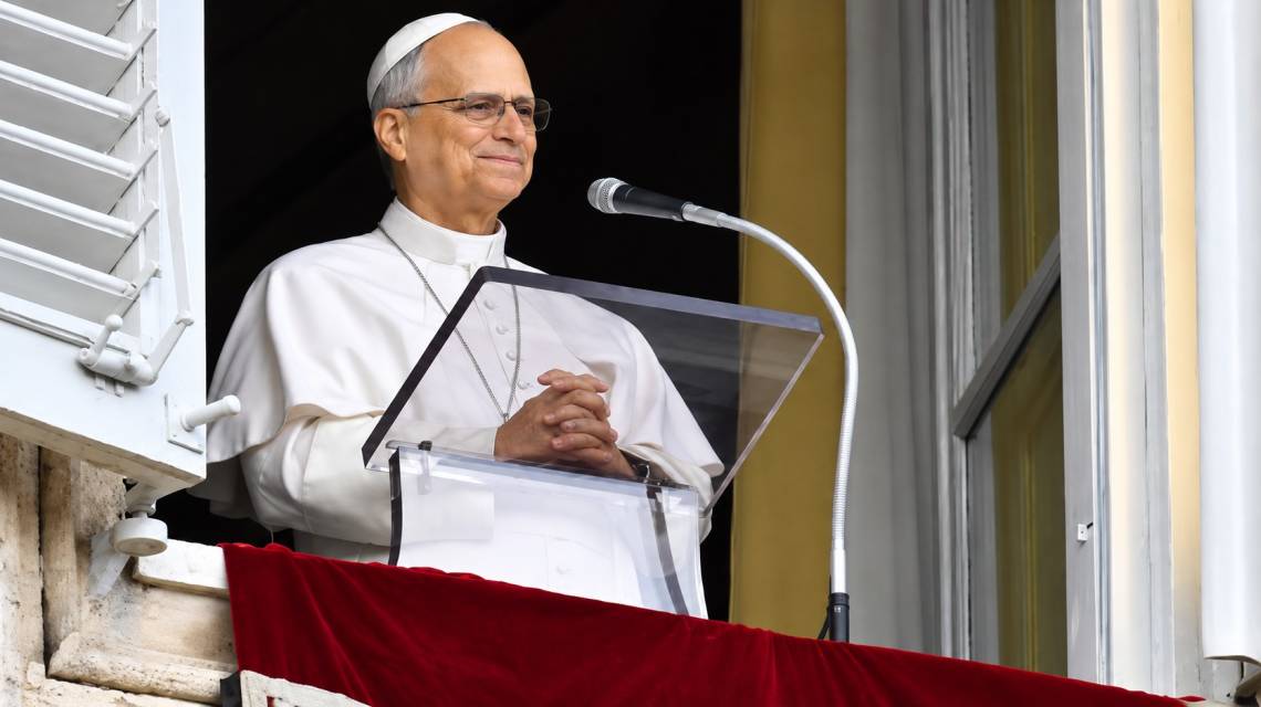 El papa León XIV reapareció tras su operación por cáncer de pulmón y agradeció el apoyo de los fieles.