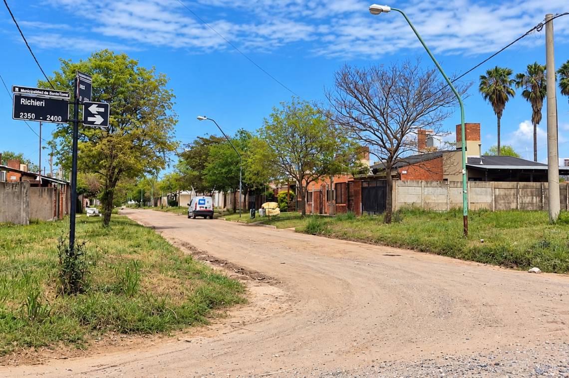 Una calle de barrio ATE, donde los vecinos reclaman mejoras en seguridad y servicios públicos. (Crédito: STD)